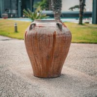 Petite jarre ancienne en terre cuite 73cm x 65cm avec trois courtes anses - Les Terres d'Espagne