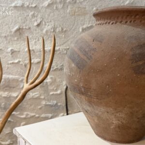 Petite jarre en terre cuite ancienne marquée de trois griffes 40cm x 30cm - Les Terres d'Espagne